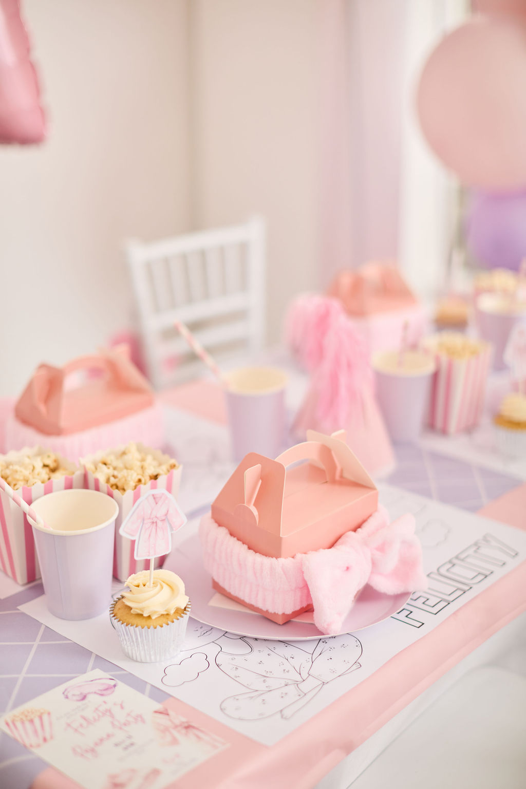 Blankets & Besties Party box