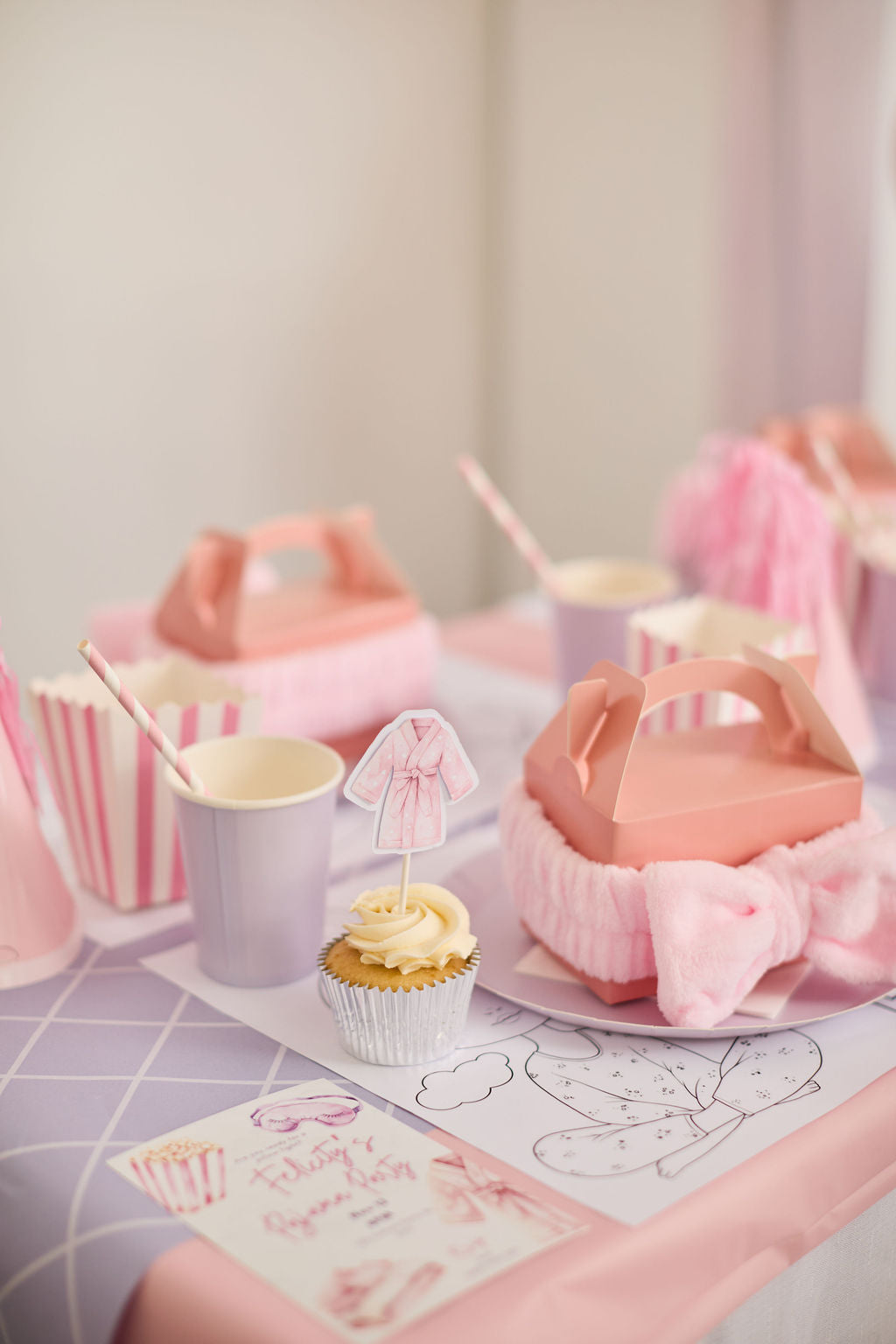 Blankets & Besties Party box