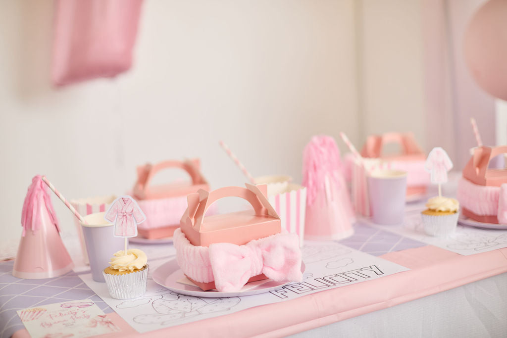 Blankets & Besties Party box