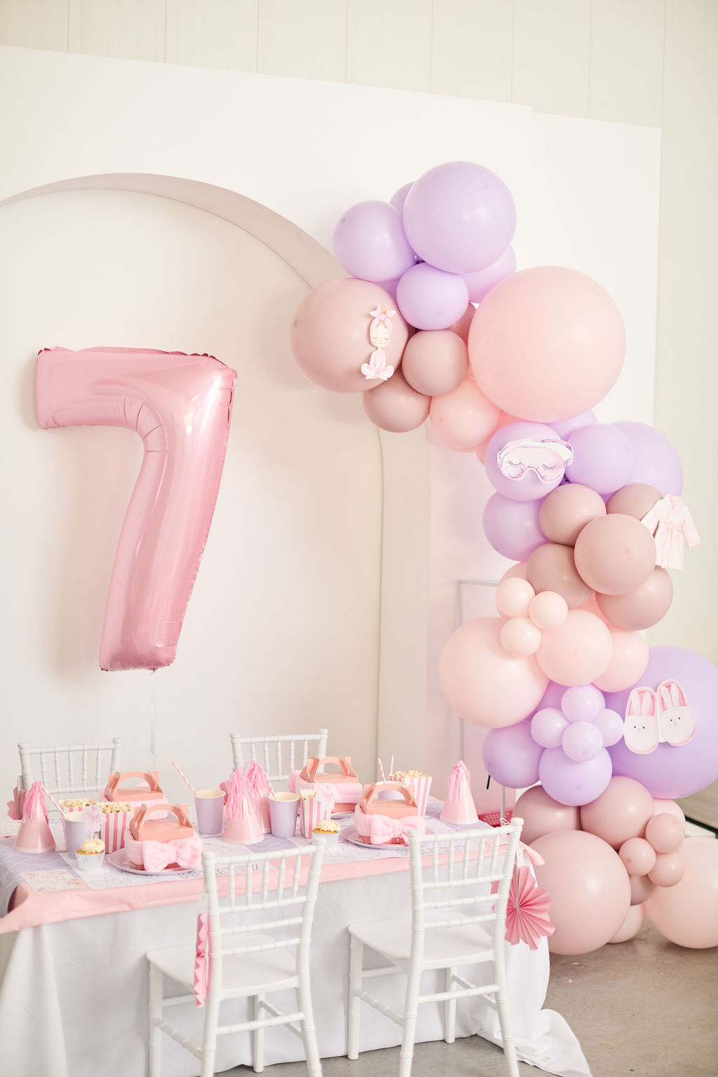 Blankets & Besties Party box