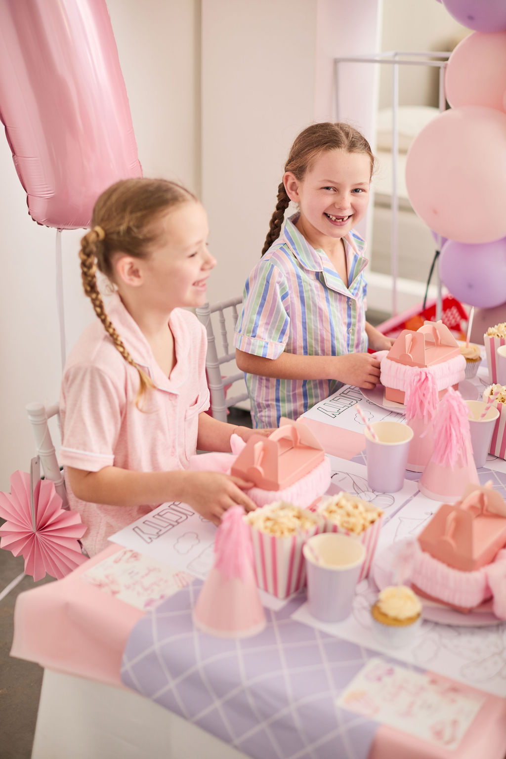 Blankets & Besties Party box